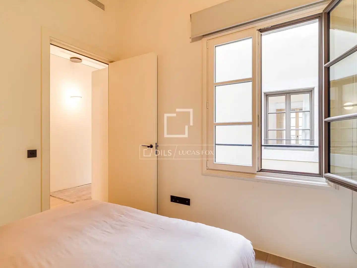 Bedroom of Flat for sale in Barcelona  with Air Conditioner, Heating and Furnished