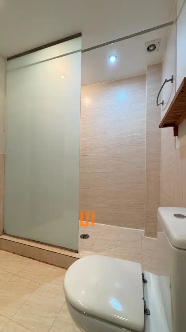 Baño de Casa adosada en venta en Oleiros con Calefacción, Jardín privado y Parquet