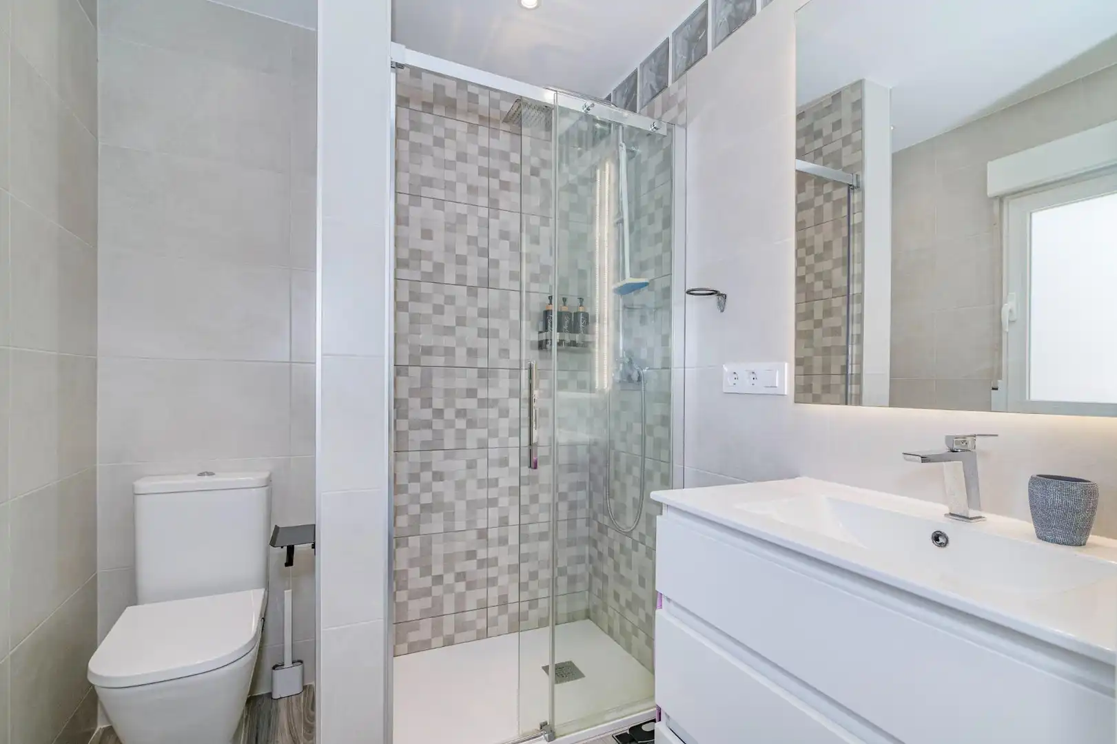 Apartamento con piscina en venta en Paseo REINA SOFIA 3, imagen 21