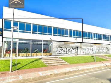Local comercial en venda a Revilla