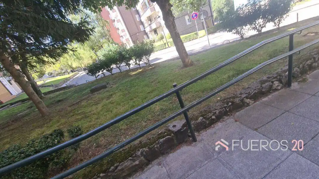 Vista exterior de Pis en venda en Barakaldo  amb Calefacció, Jardí privat i Terrassa
