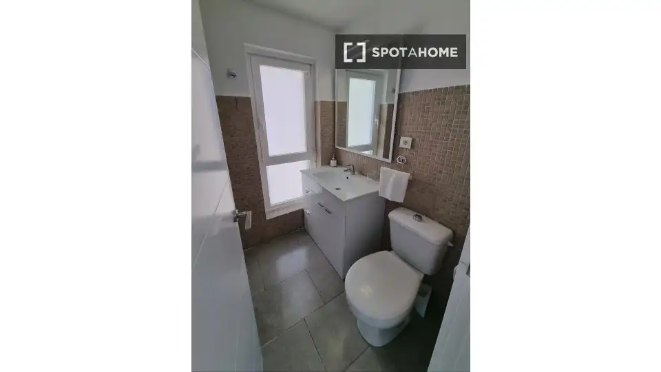 Bany de Apartament per a compartir en Alicante / Alacant amb Aire condicionat, Terrassa i Moblat