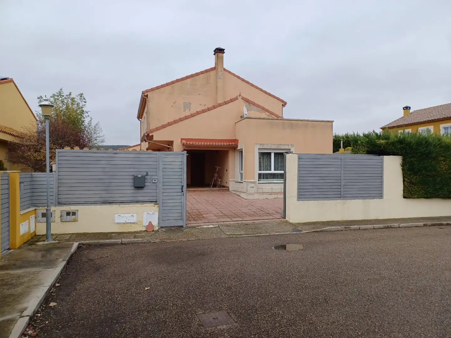 Vista exterior de Casa o chalet en venta en Renedo de Esgueva con Jardín privado