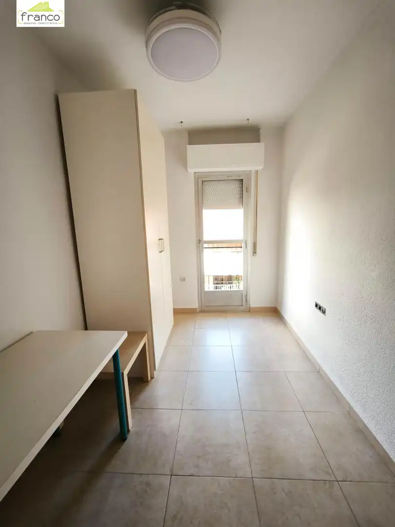 Schlafzimmer von Wohnung zur Miete in Murcia mit Möbliert