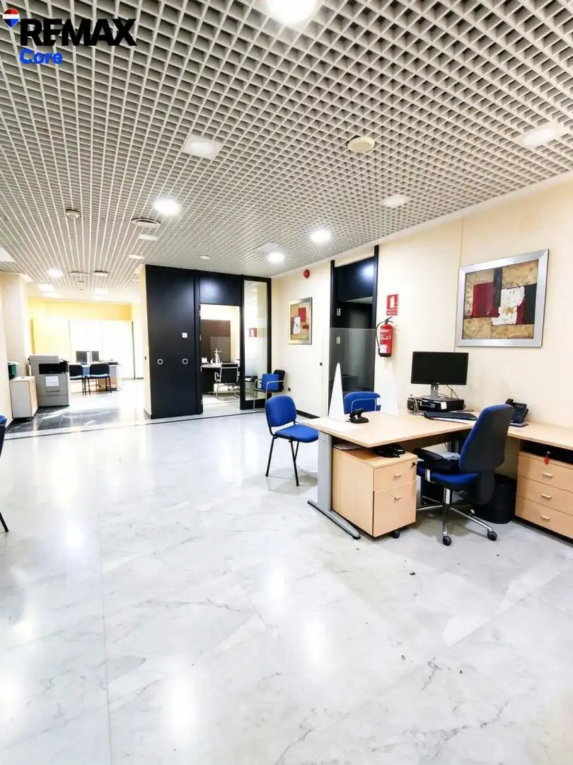 Office space with lift for sale in Casco Antiguo, imagen 30