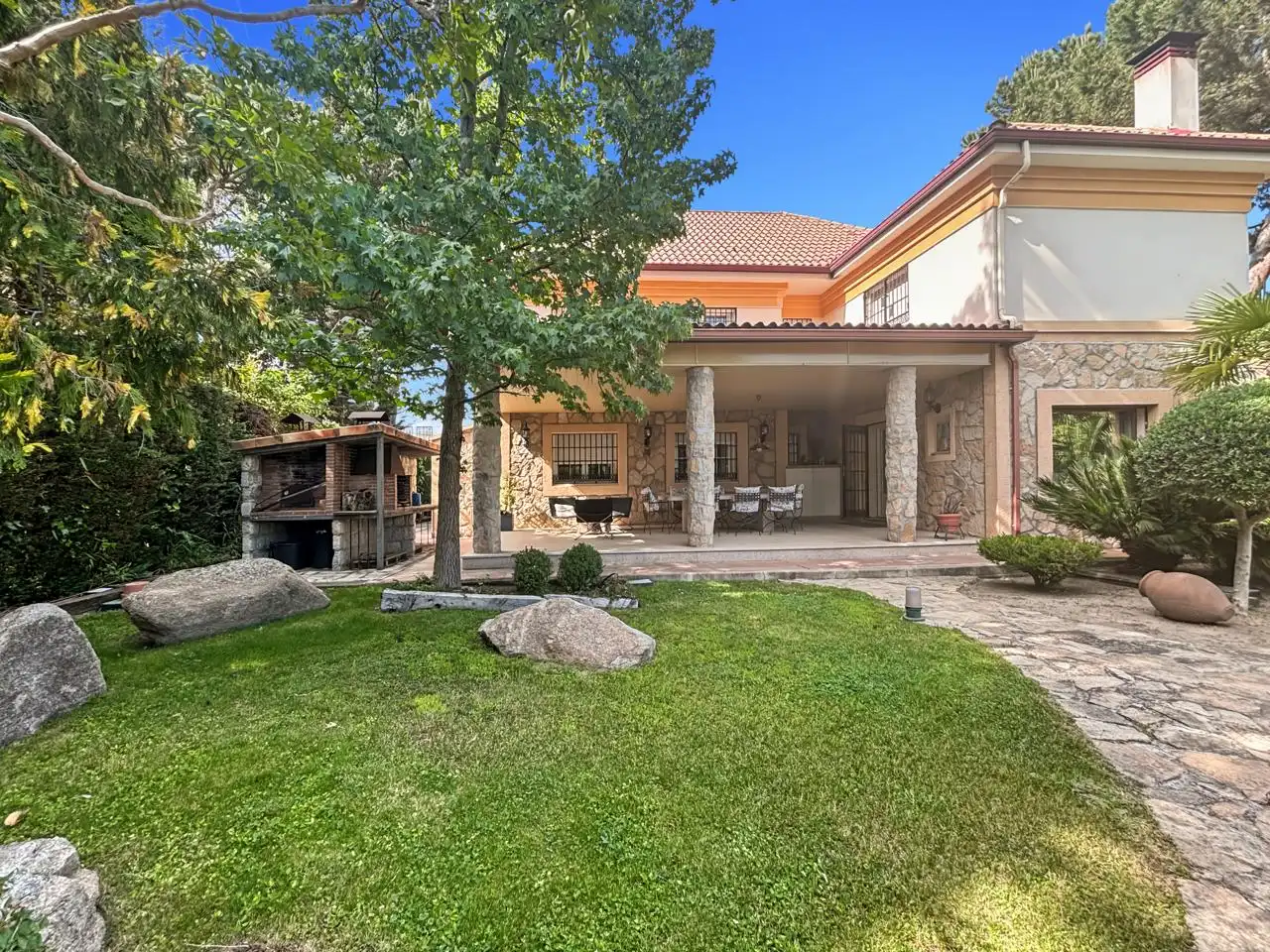 Terrassa de Casa o xalet en venda en Galapagar amb Calefacció, Jardí privat i Parquet