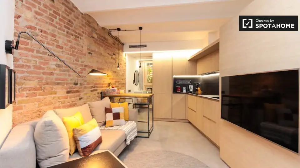Flat with terrace to rent in Eixample, imagen 2
