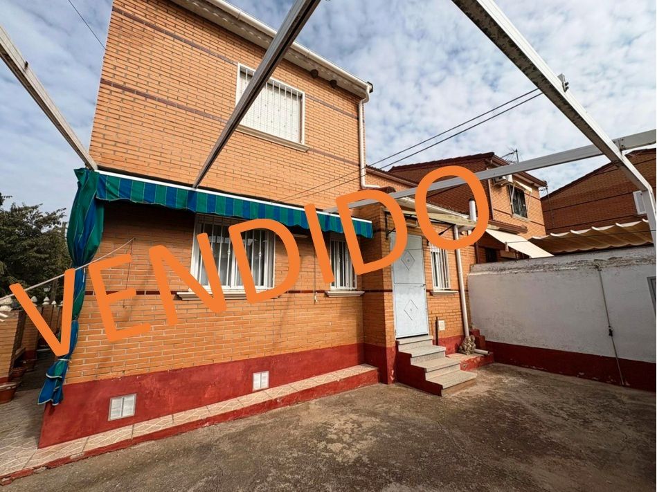 Exterior view of Single-family semi-detached for sale in Maqueda  with Air Conditioner, Heating and Private garden