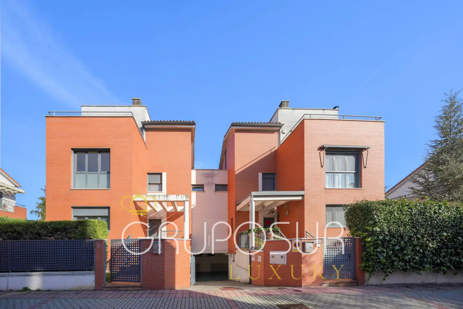 Vista exterior de Casa adosada en venda en Valladolid amb Calefacció, Jardí privat i Parquet