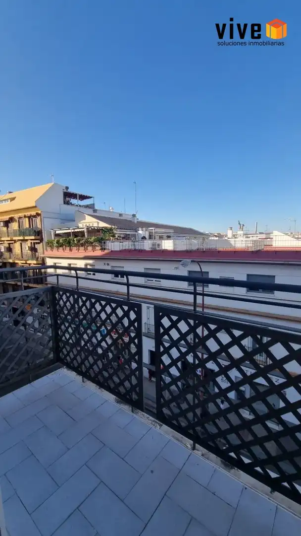 Terrasse von Wohnung zur Miete in Sevilla mit Klimaanlage, Terrasse und Abstellraum