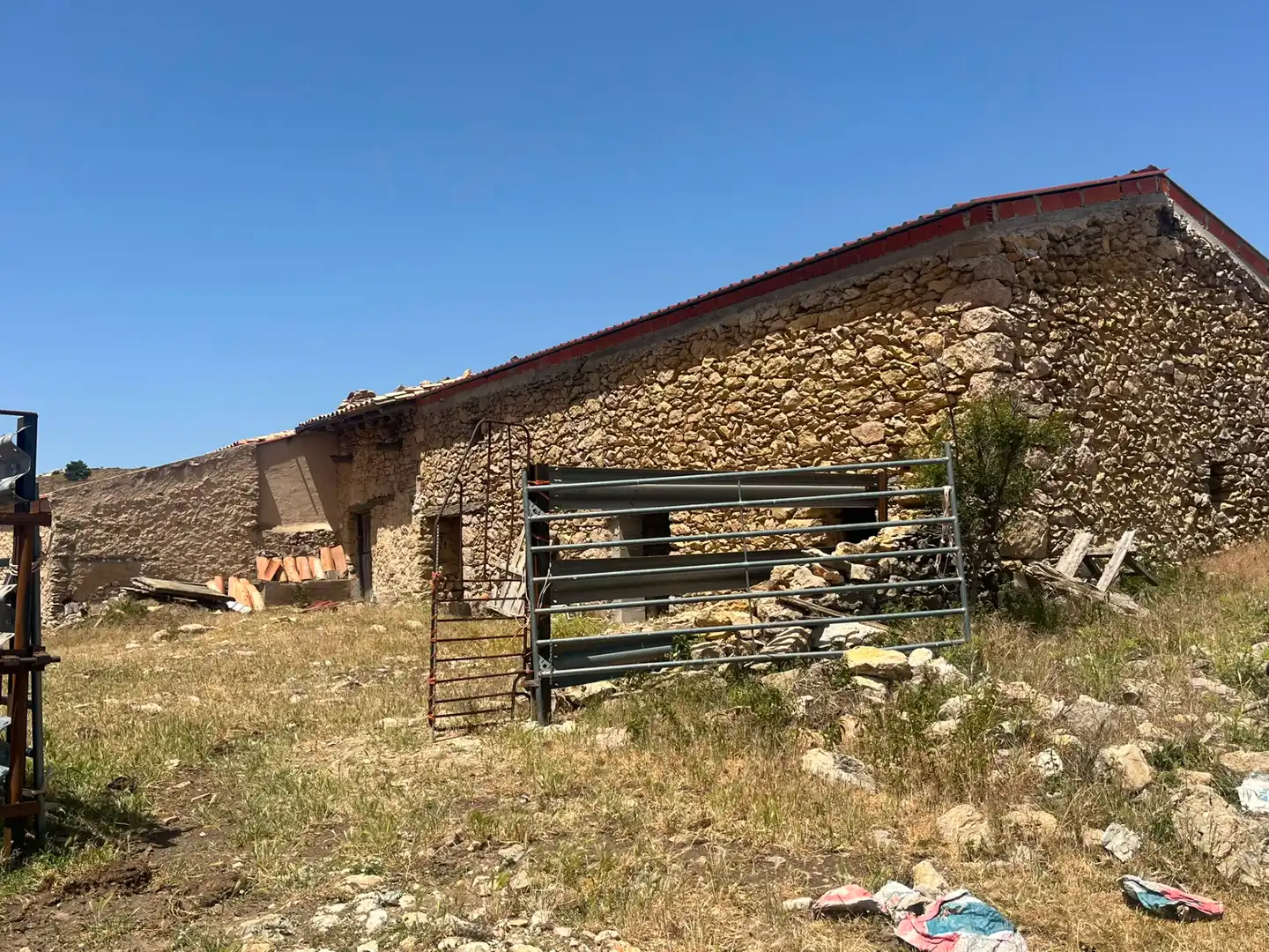 Vista exterior de Terreno en venta en Peñarroya de Tastavins