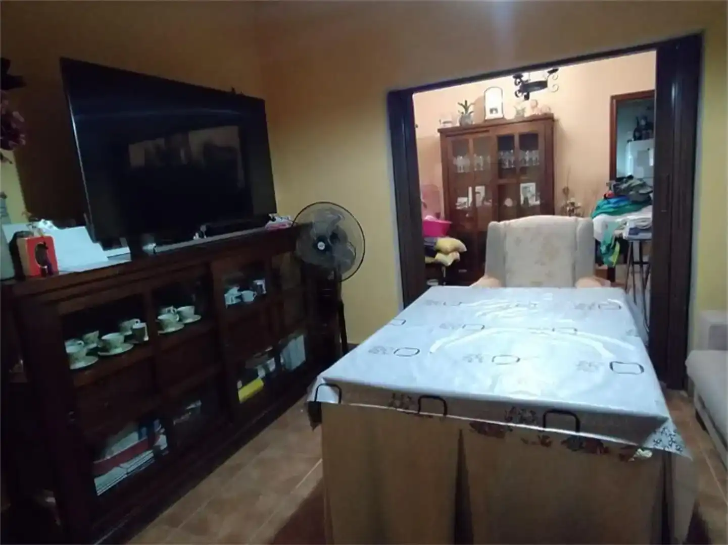Sala d'estar de Casa adosada en venda en Minas de Riotinto amb Aire condicionat i Moblat