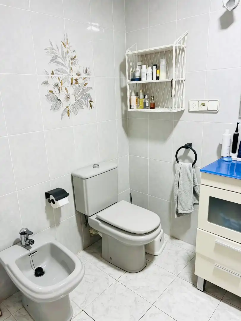 Bathroom of Flat for sale in Valencia  with Air Conditioner, Heating and Terrace