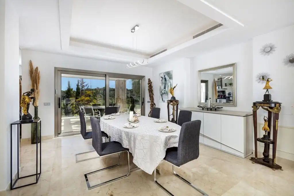 Detached house with pool for sale in Estepona Pueblo, imagen 9