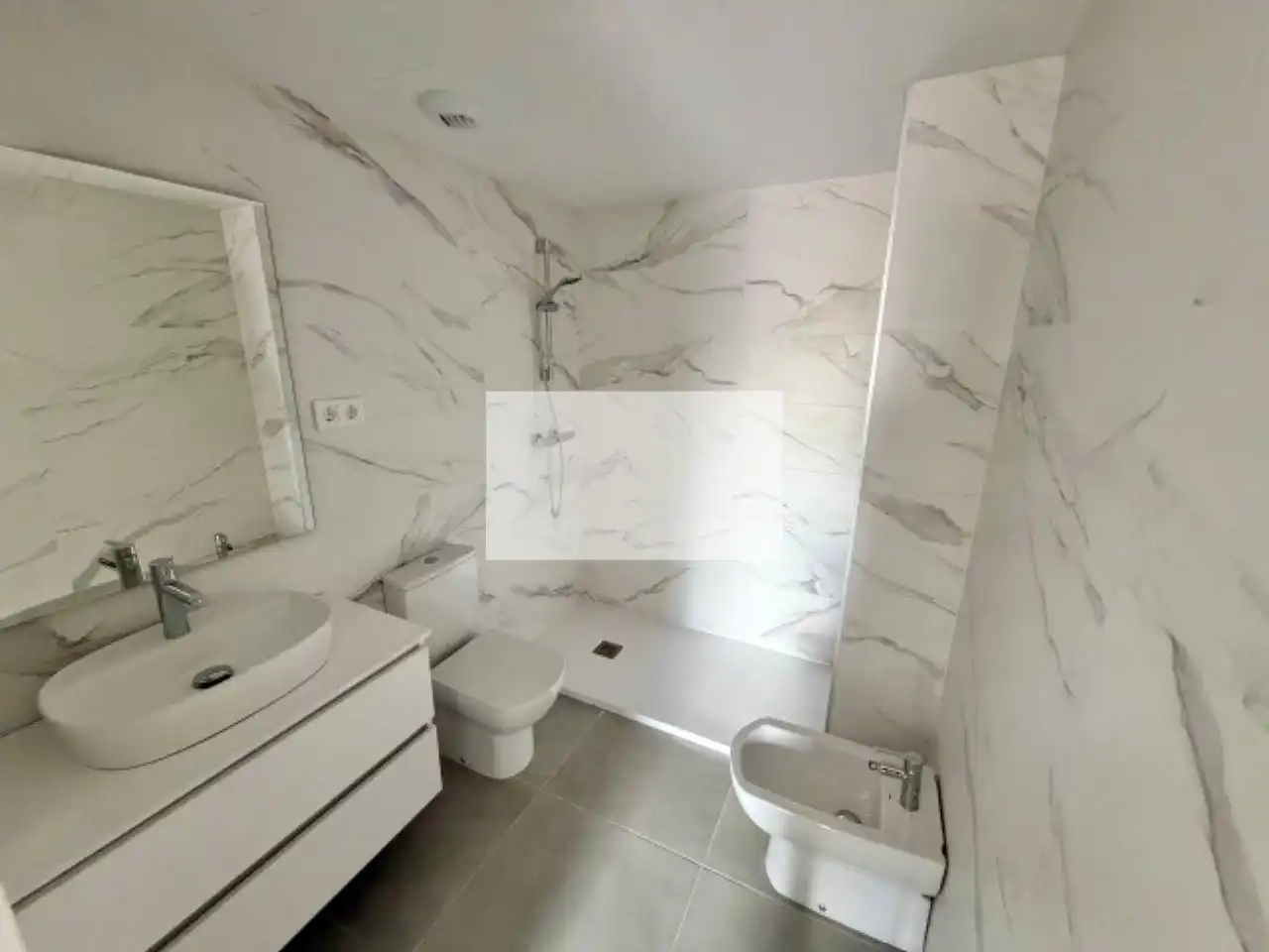 Bathroom of Flat for rent in Centre - Sant Oleguer