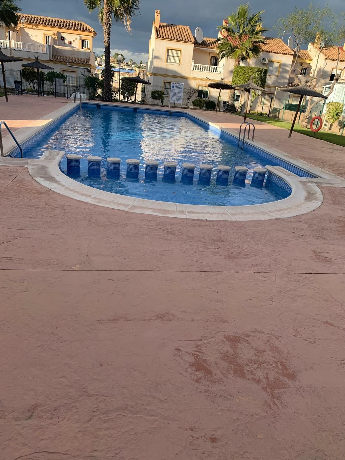 Piscina de Casa adosada en venta en Orihuela con Aire acondicionado, Terraza y Piscina comunitaria