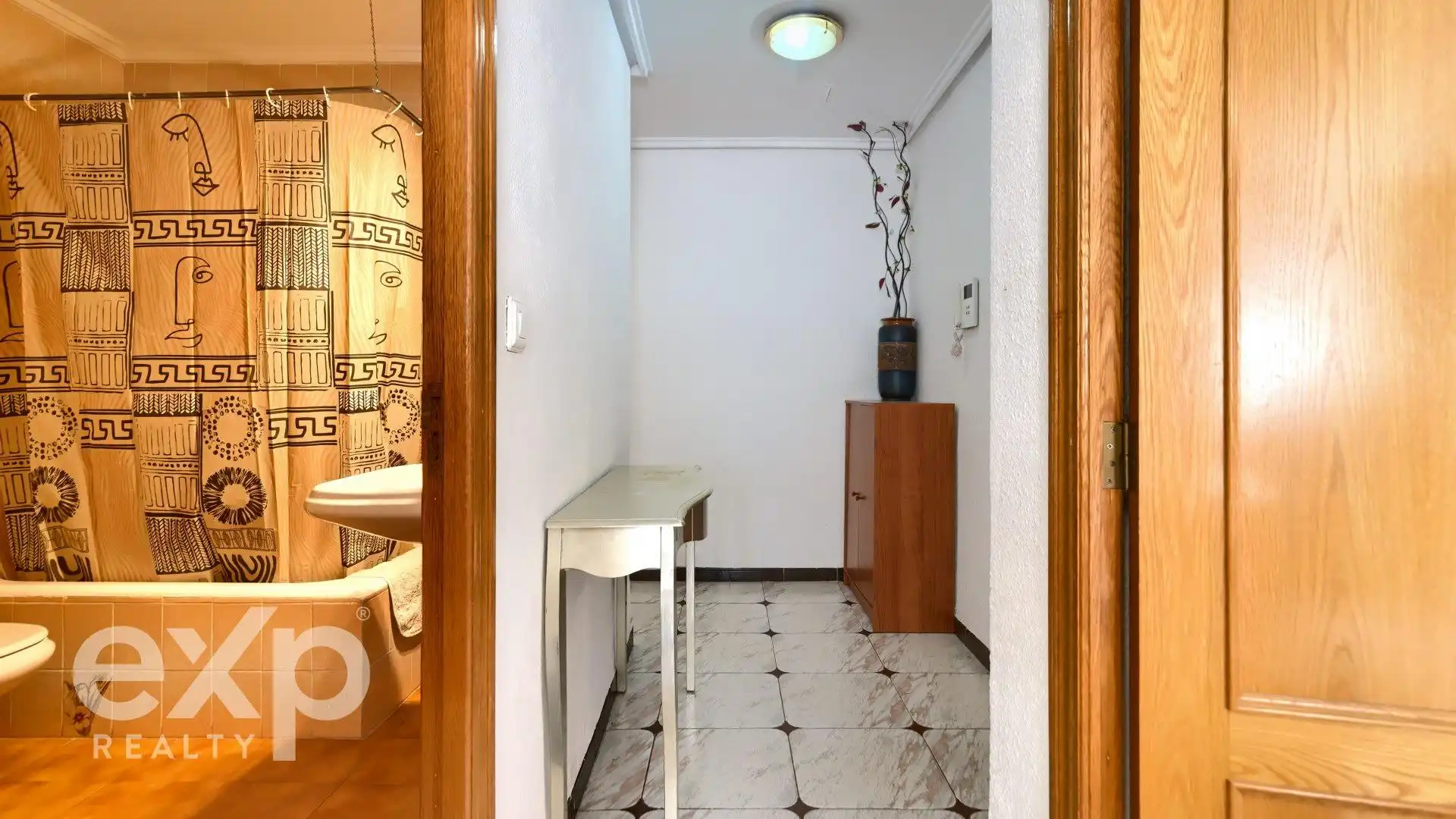 Flat for sale in Valencia  with Air Conditioner, Heating and Terrace