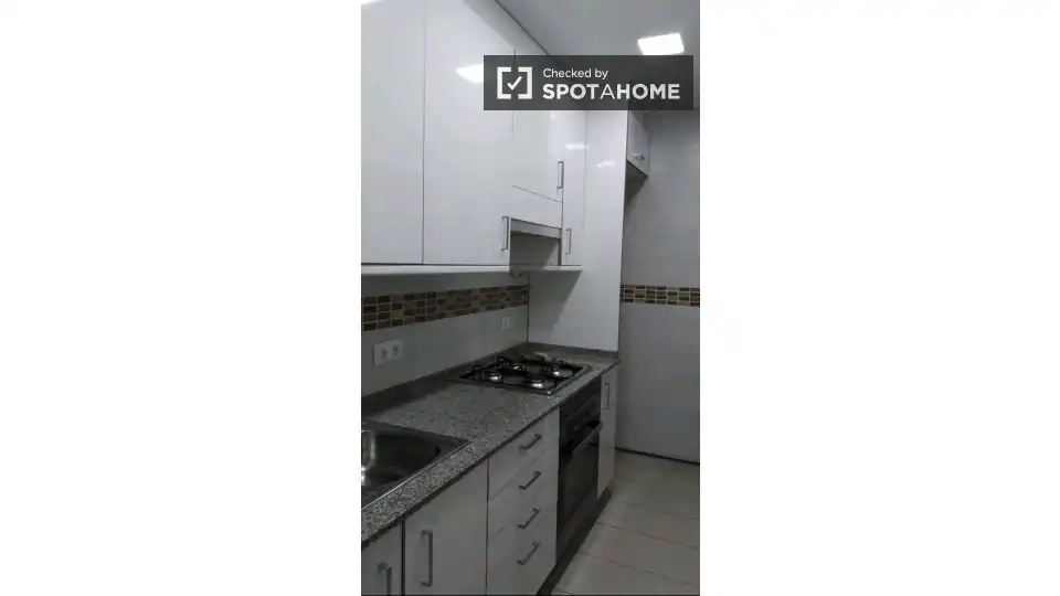 Cocina de Piso para compartir en Barcelona con Aire acondicionado, Calefacción y Amueblado