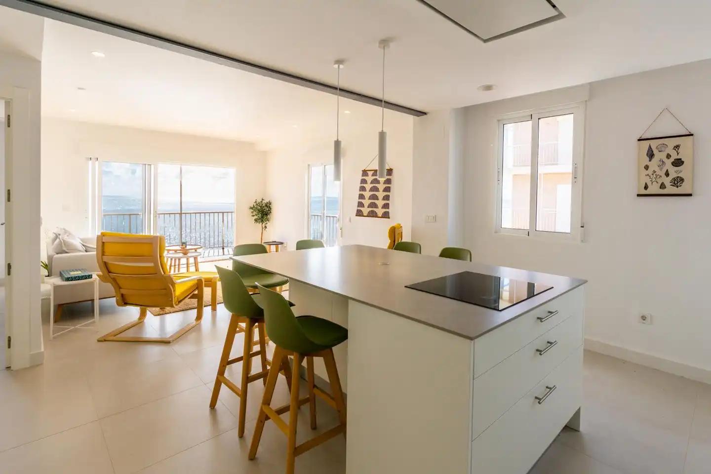 Küche von Wohnung zum Verkauf in Santa Pola mit Klimaanlage und Terrasse