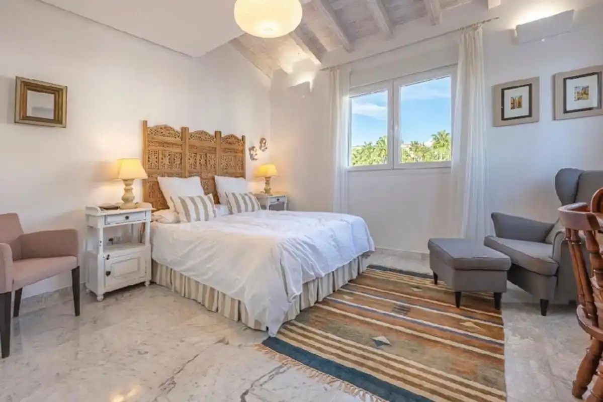 Schlafzimmer von Wohnung zum Verkauf in Marbella mit Klimaanlage, Heizung und Schwimmbad