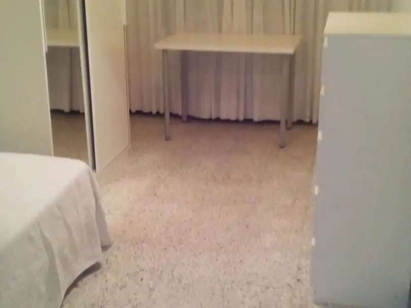 Bedroom of Flat for share in Universidad