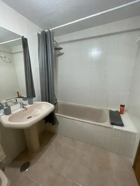 Baño de Apartamento de alquiler en Alicante / Alacant con Terraza, Amueblado y Piscina comunitaria