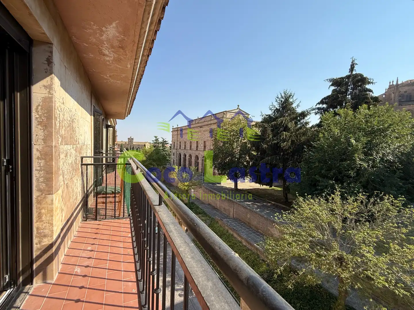 Vista exterior de Àtic de lloguer en Salamanca amb Calefacció, Parquet i Terrassa
