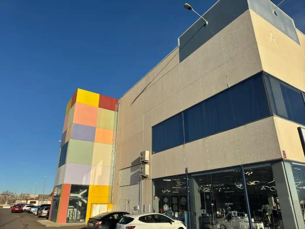 Vista exterior de Oficina en venta en Utebo