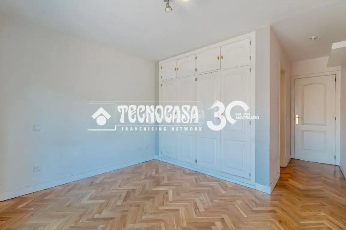Dormitori de Pis en venda en Madrid amb Parquet i Terrassa