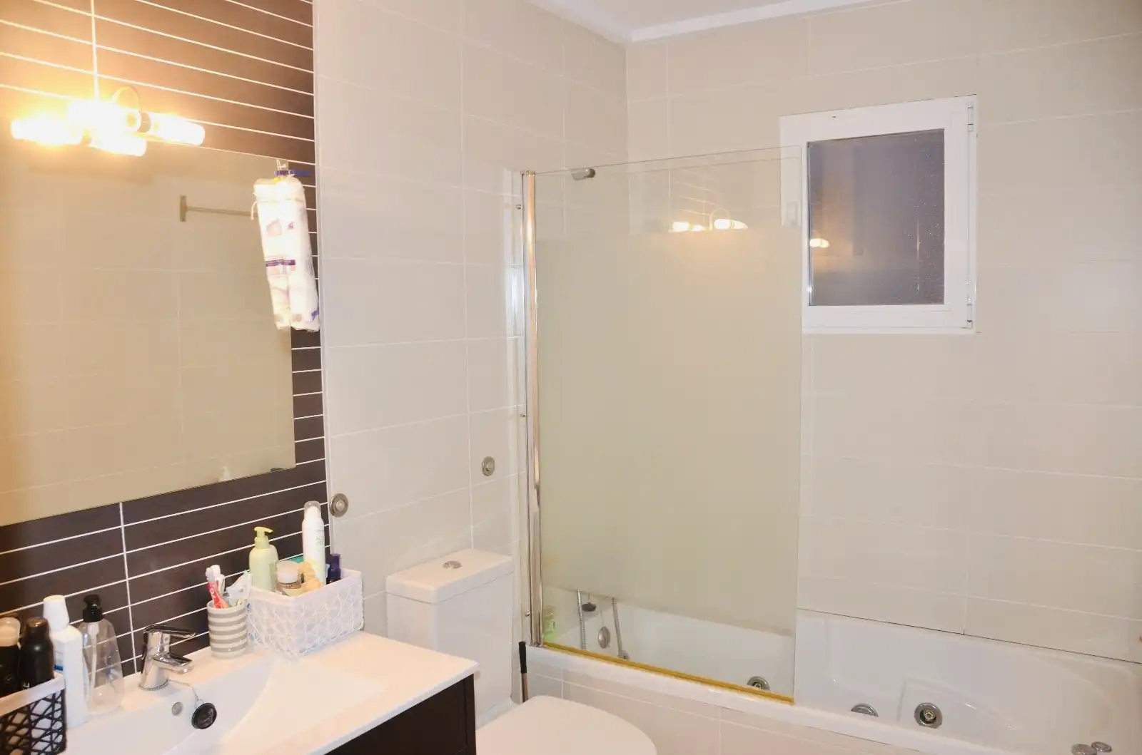 Badezimmer von Dachboden zum Verkauf in Dénia mit Klimaanlage, Heizung und Terrasse