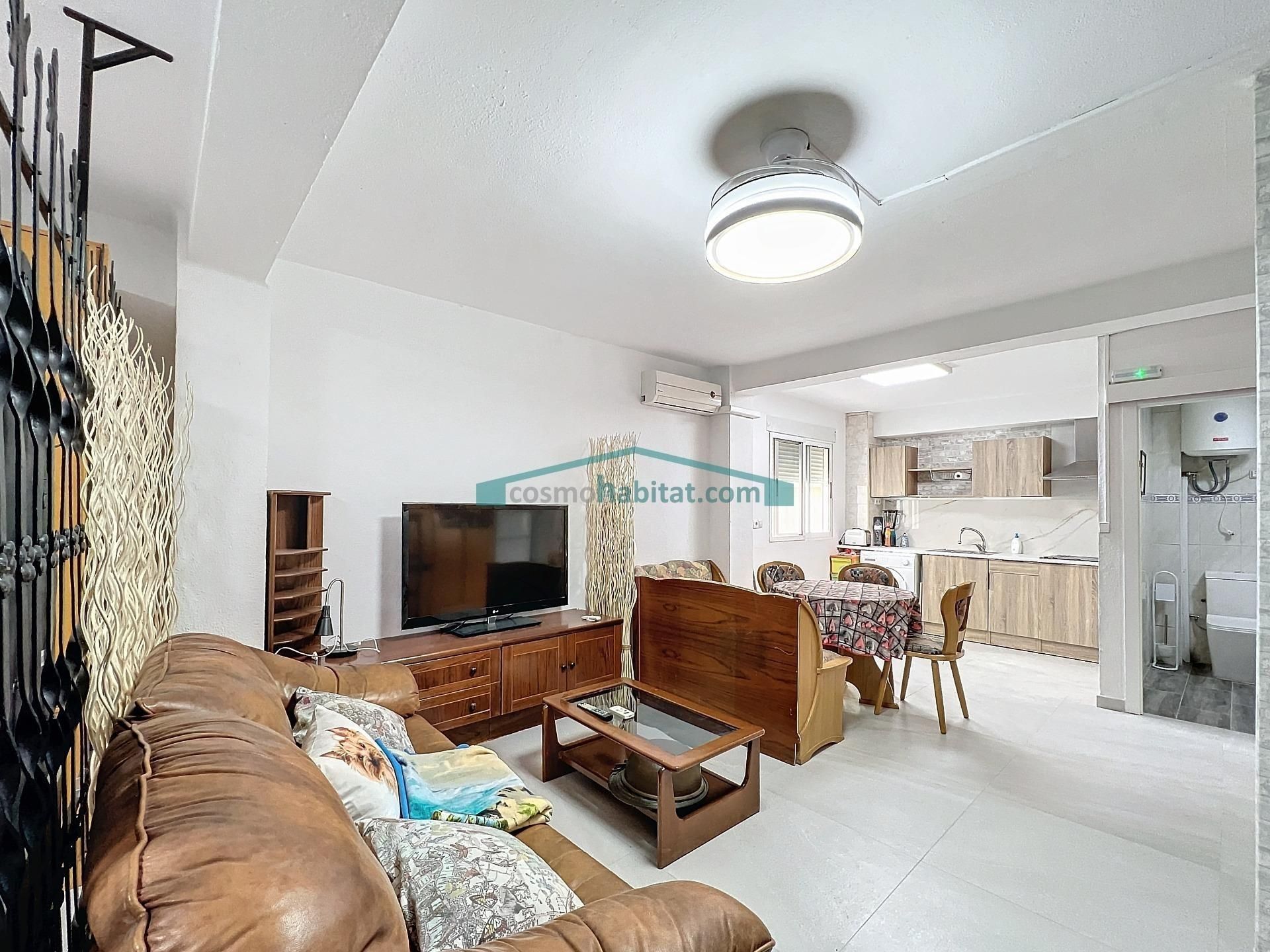 Sala d'estar de Oficina de lloguer en  Valencia Capital amb Aire condicionat i Moblat