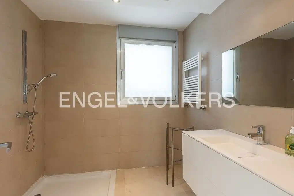 Baño de Casa o chalet de alquiler en Chiva con Aire acondicionado, Calefacción y Jardín privado