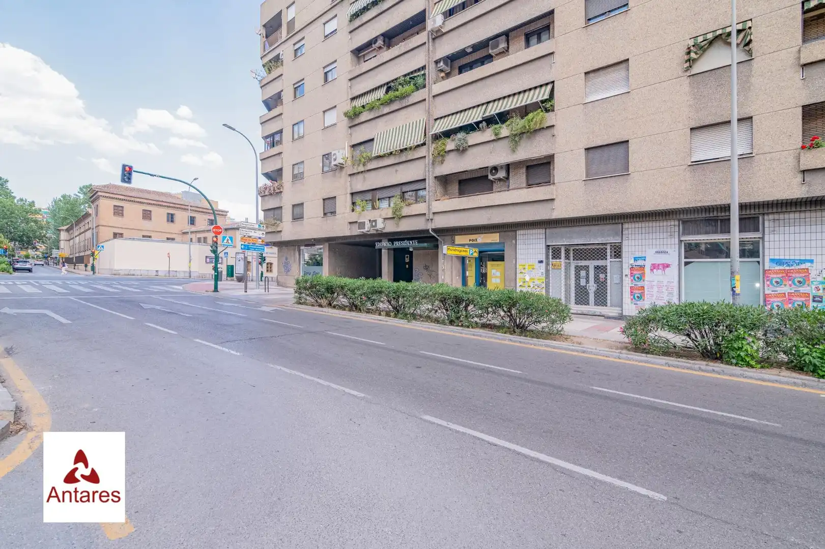 Vista exterior de Piso en venta en Granada con Calefacción y Amueblado