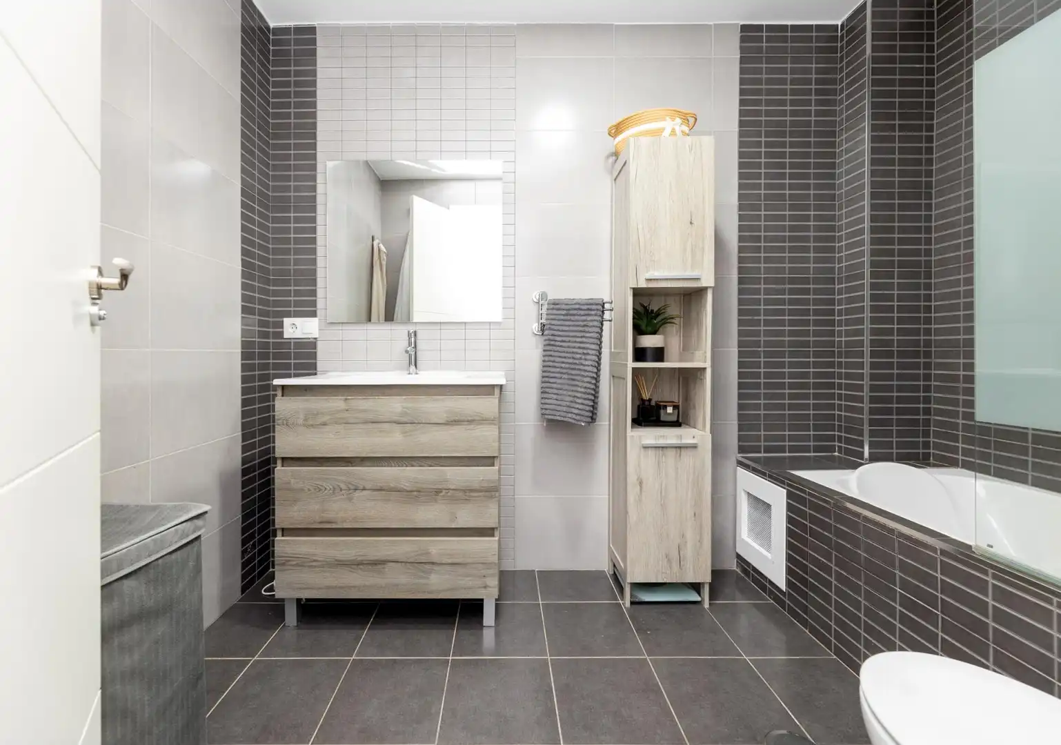 Bathroom of Apartments for sale in La Zubia