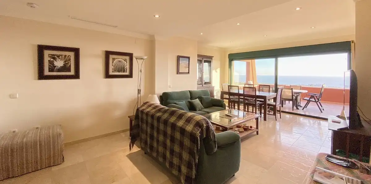 Sala d'estar de Àtic en venda en Marbella amb Terrassa, Traster i Alarma