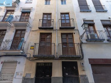 Casa amb balcó en venda a Calle del Conde de las Infantas