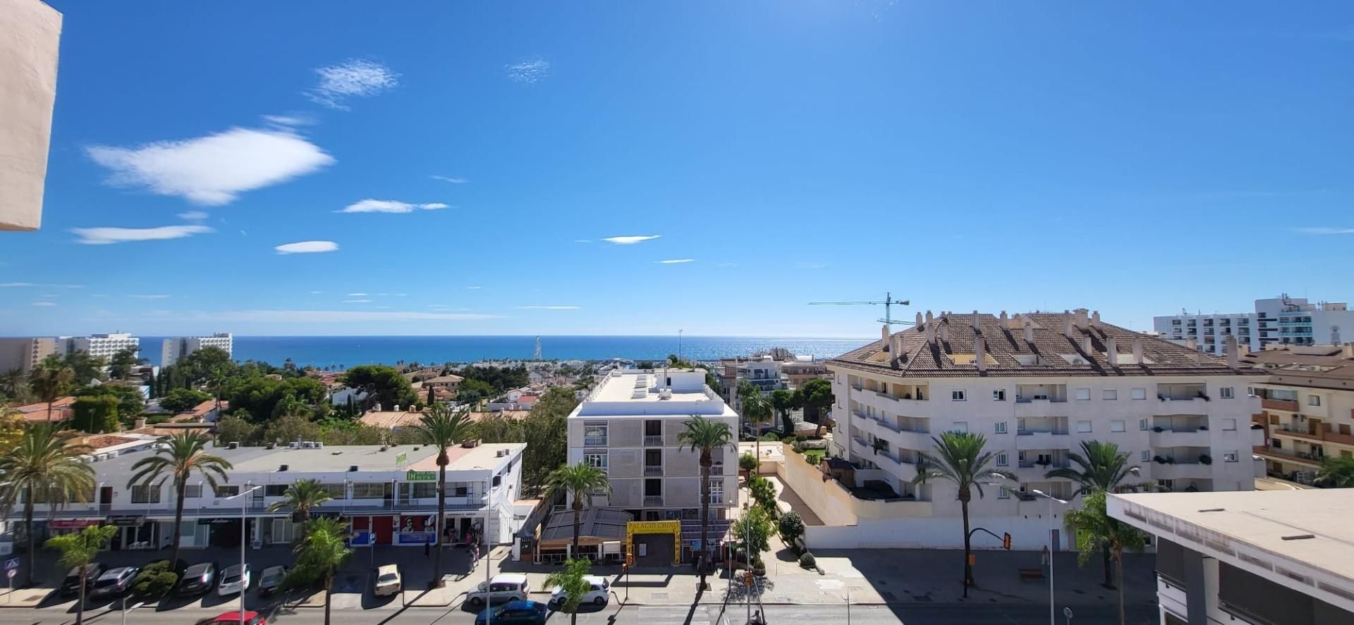 Vista exterior de Pis en venda en Benalmádena amb Aire condicionat, Calefacció i Jardí privat