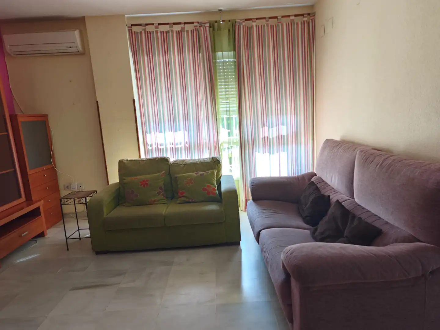 Sala d'estar de Dúplex en venda en Dos Hermanas amb Aire condicionat, Jardí privat i Terrassa
