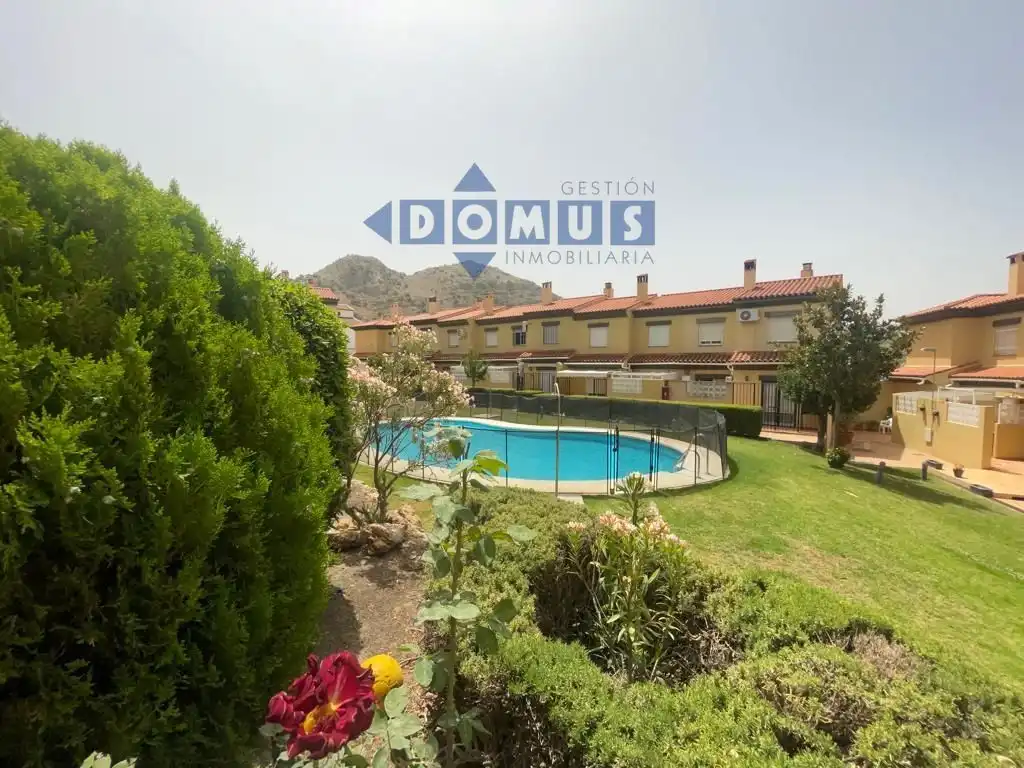 Casa a schiera con terrazza in vendita a Cuevas del Becerro