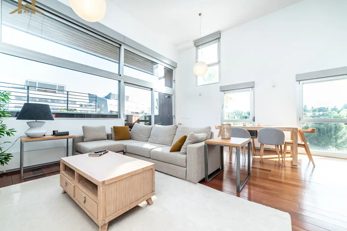 Sala de estar de Dúplex en venta en Majadahonda con Aire acondicionado, Calefacción y Terraza