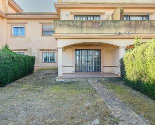 Vista exterior de Casa adosada en venda en Sanlúcar de Barrameda amb Jardí privat, Terrassa i Alarma