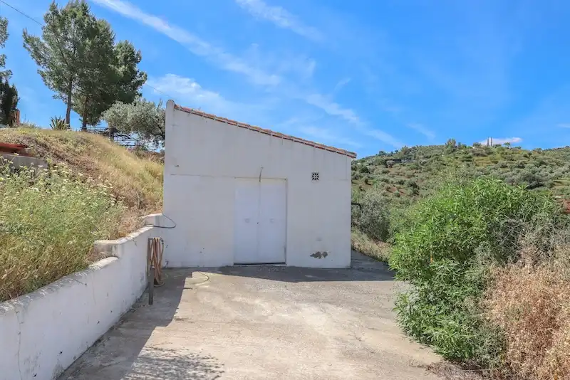 Vista exterior de Casa o xalet en venda en Guaro amb Jardí privat i Piscina