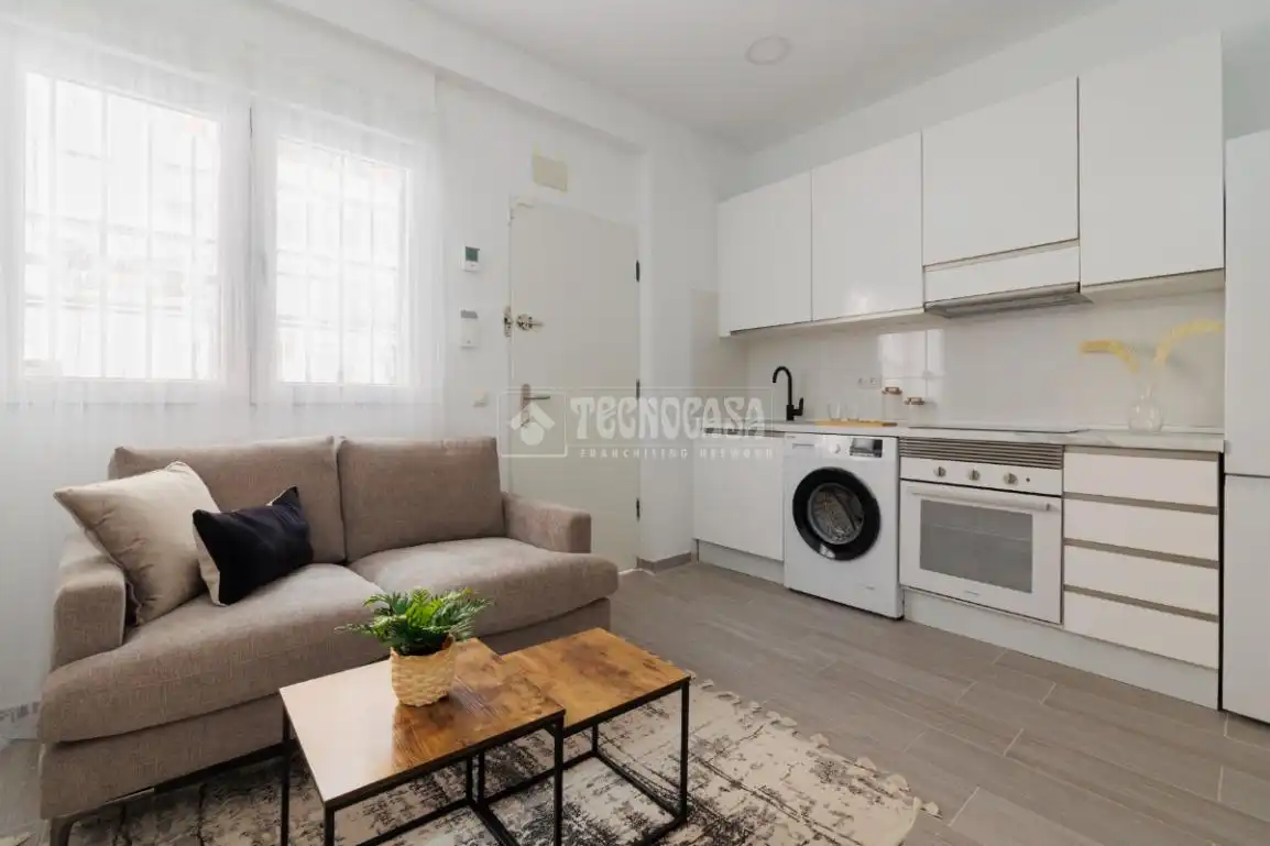 Habitación de Local en venta en Madrid