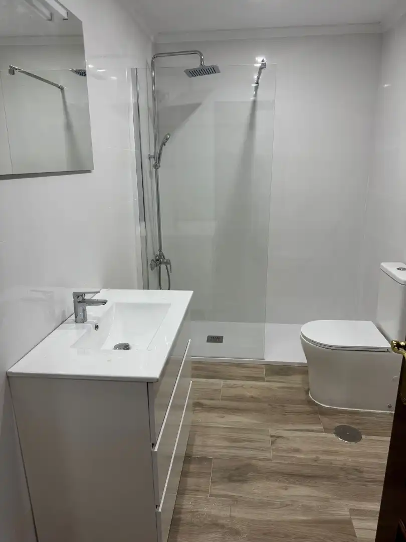Baño de Piso de alquiler en Salamanca con Calefacción, Parquet y Amueblado