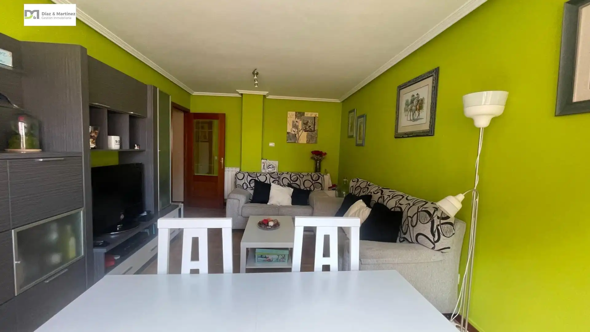 Sala d'estar de Pis en venda en San Andrés del Rabanedo amb Calefacció, Parquet i Traster