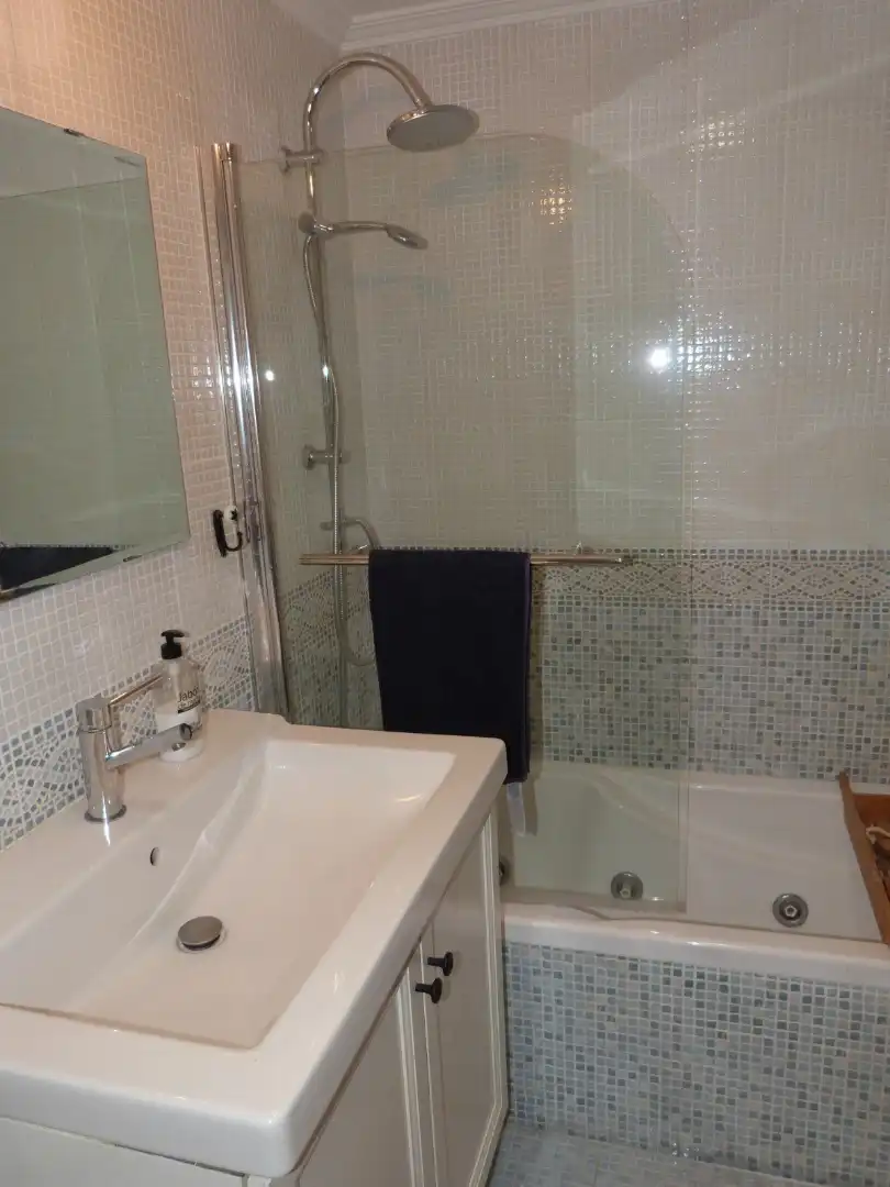 Bany de Àtic en venda en Tudela de Duero amb Calefacció, Jardí privat i Parquet