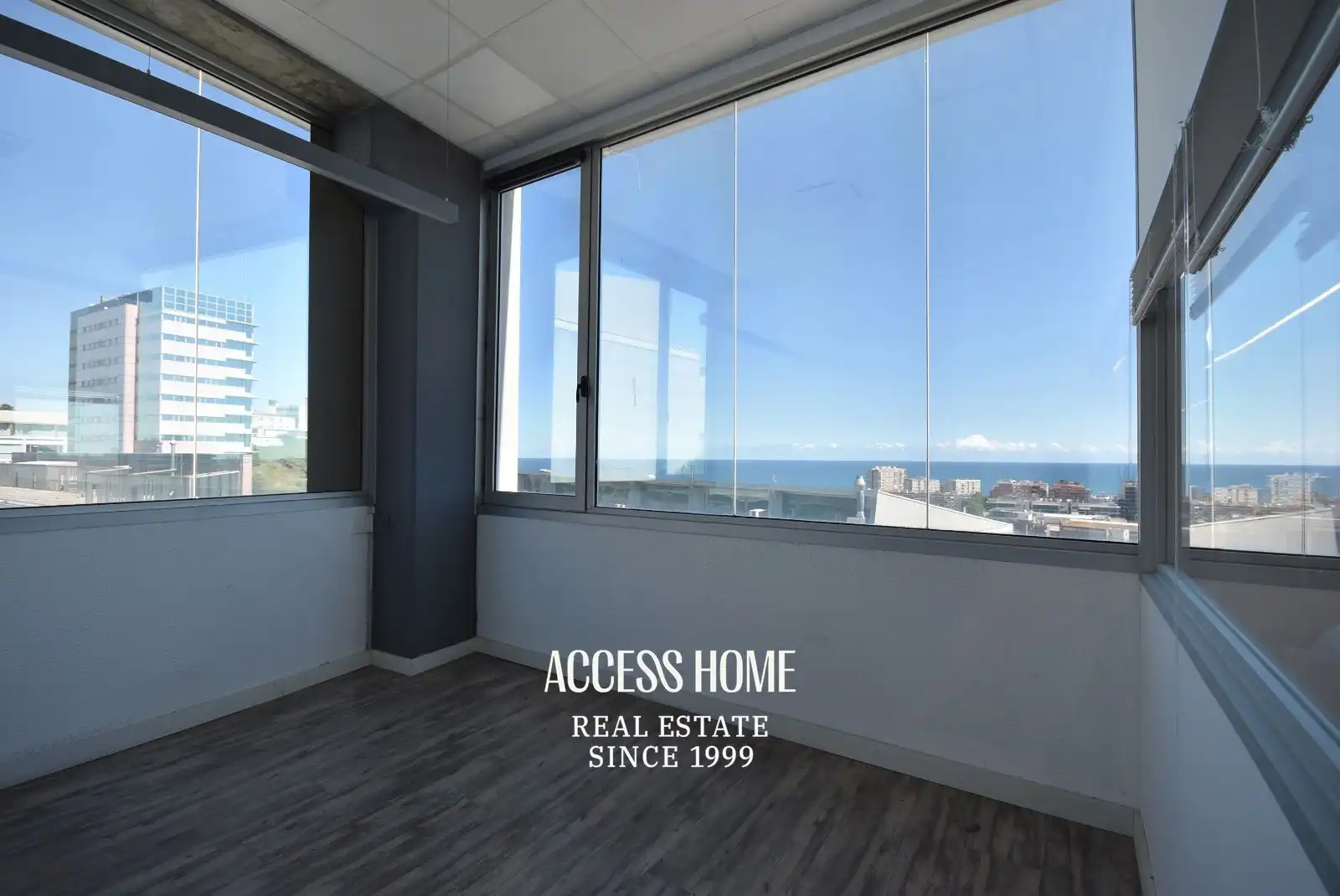 Office for sale in Badalona  with Air Conditioner and Heating