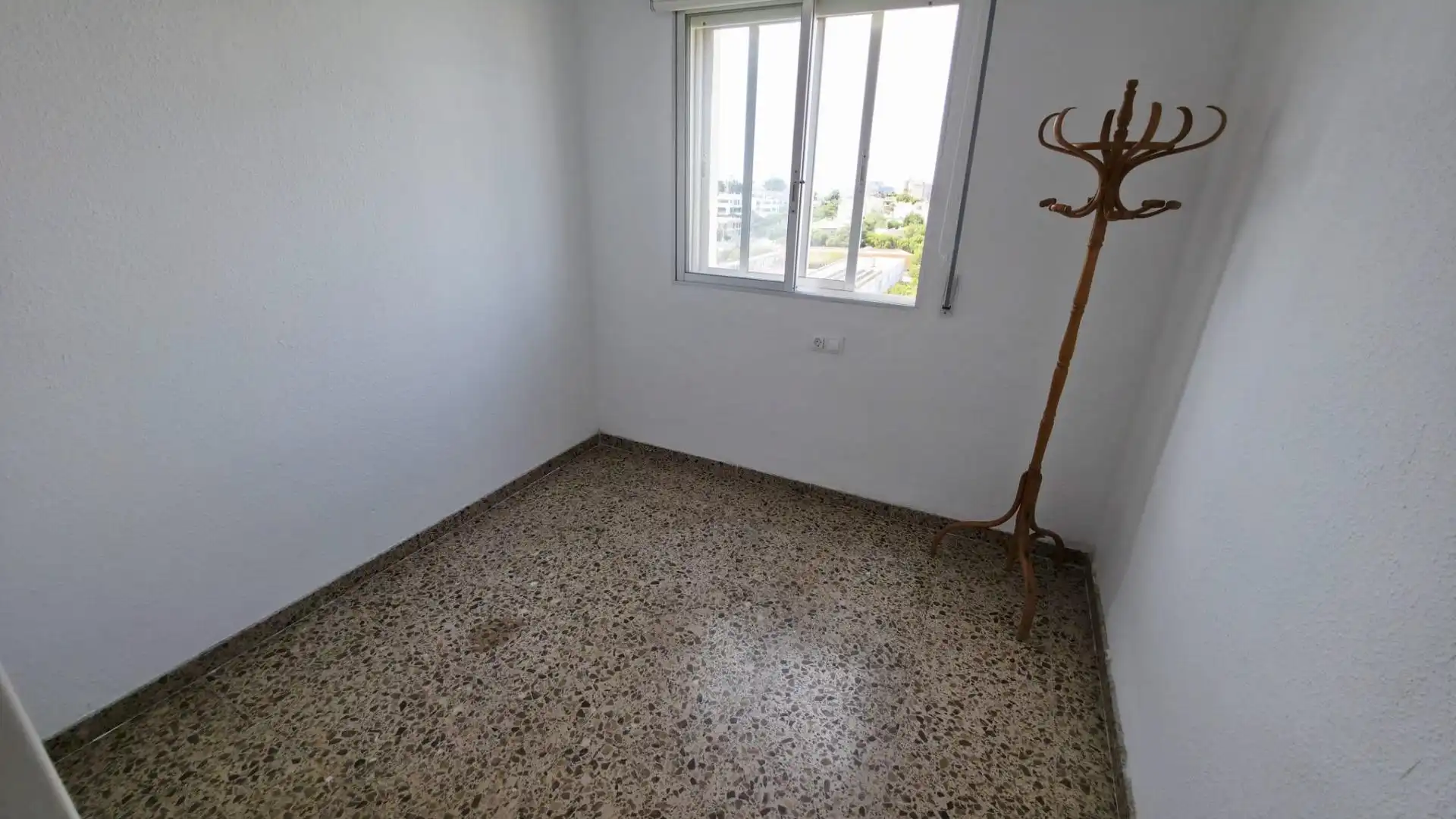 Dormitori de Pis en venda en Alicante / Alacant amb Jardí privat, Terrassa i Moblat