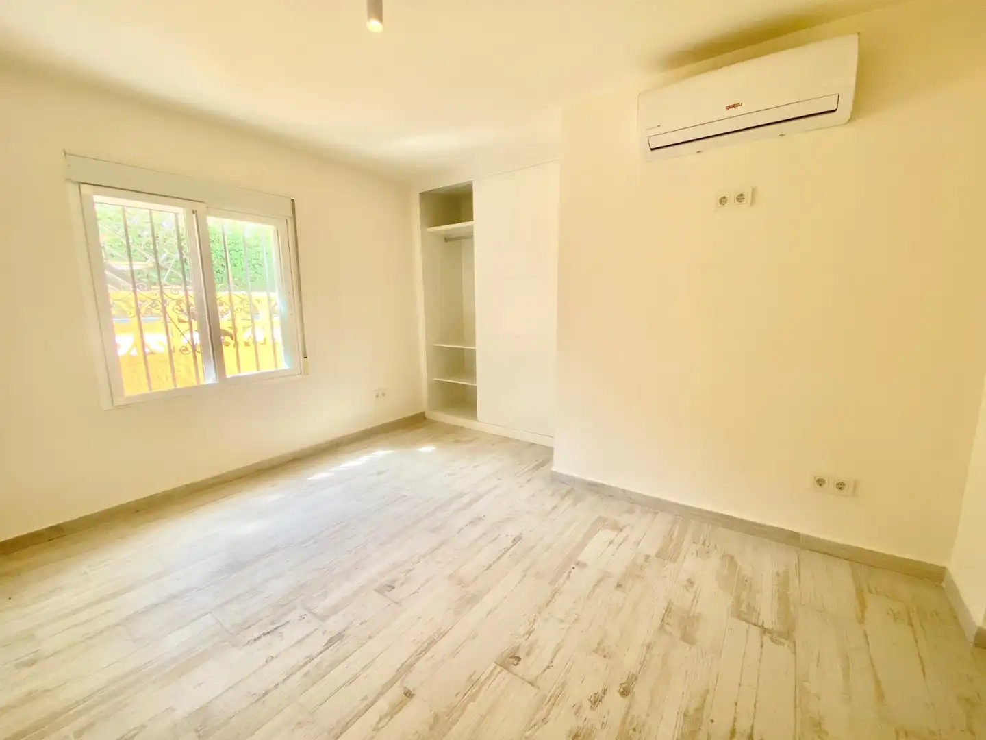 Habitación de Casa o chalet de alquiler en L'Alfàs del Pi con Aire acondicionado, Calefacción y Jardín privado
