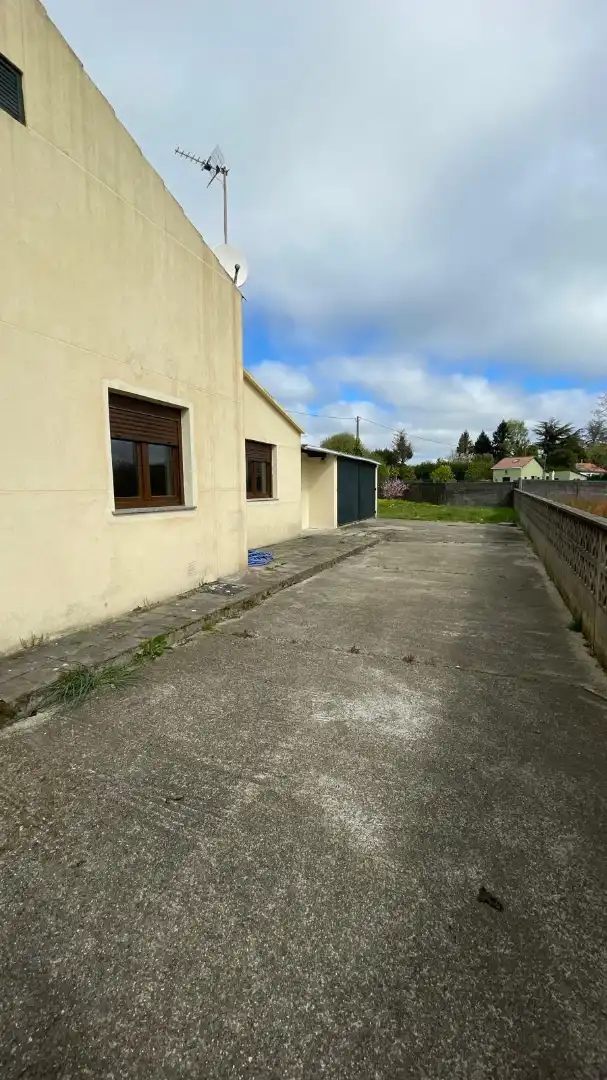 Vista exterior de Casa o xalet en venda en Ferrol amb Jardí privat, Parquet i Traster